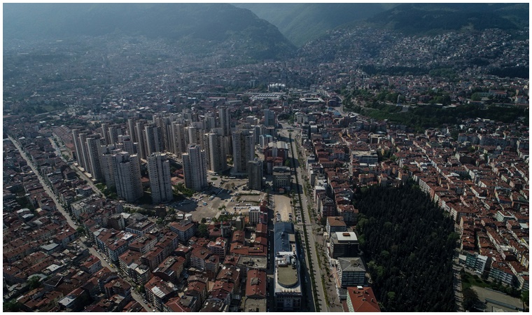 Sokağa çıkma kısıtlaması başladı meydanlar boş kaldı