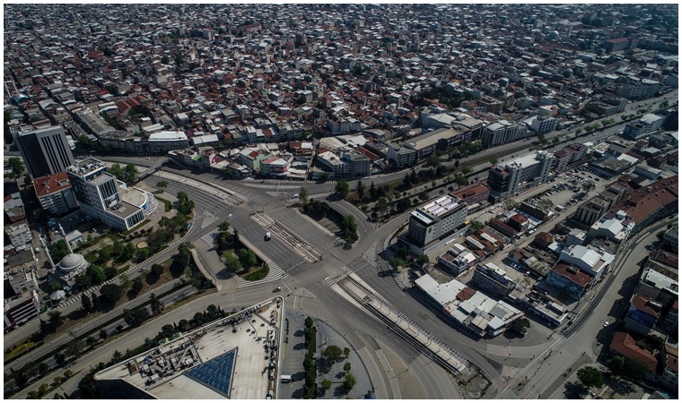 Sokağa çıkma kısıtlaması başladı meydanlar boş kaldı