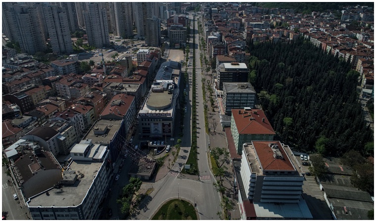 Sokağa çıkma kısıtlaması başladı meydanlar boş kaldı