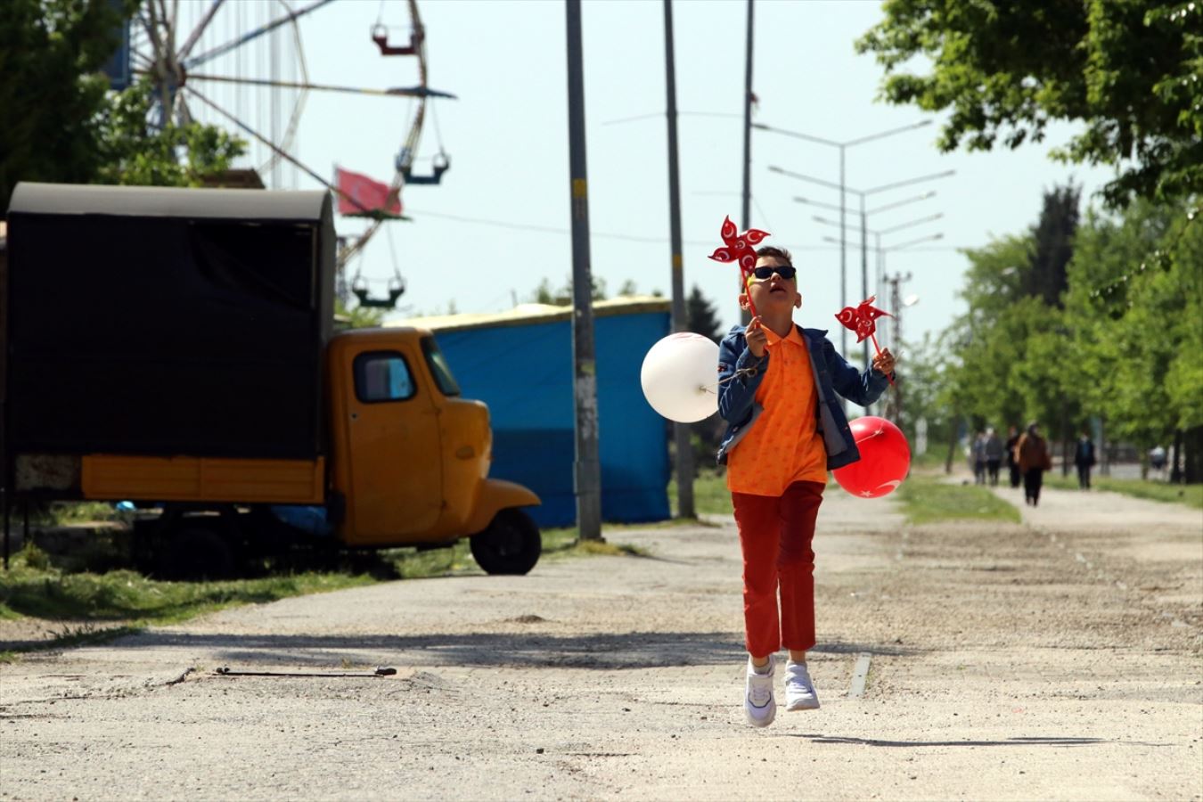 14 yaş altı çocuklar sokağa çıktı