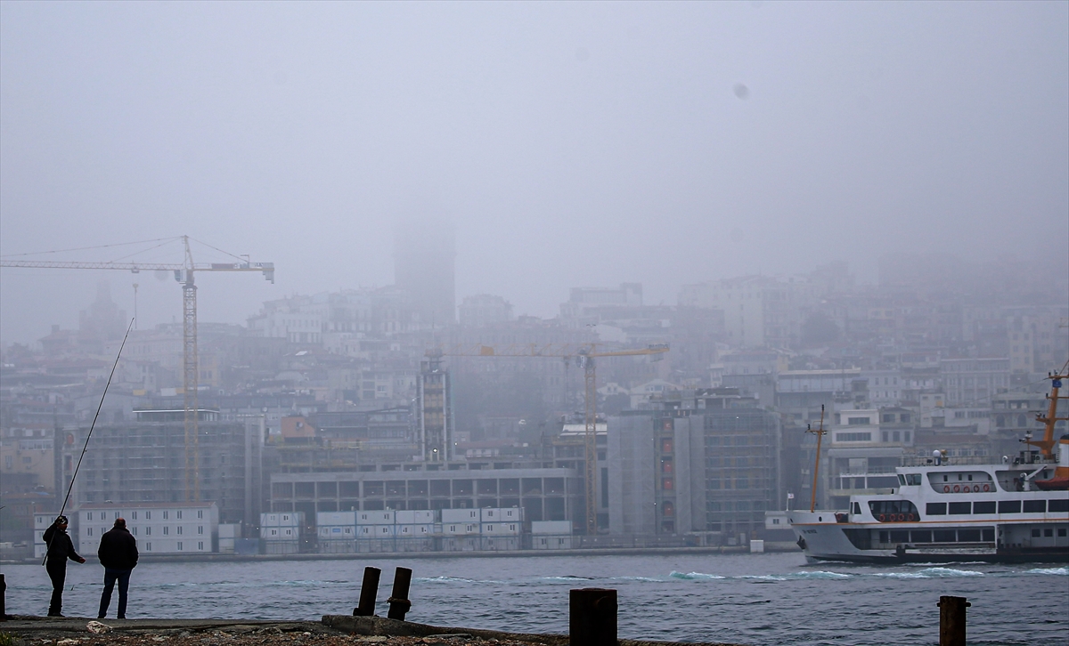 İstanbul yeni güne sisle uyandı