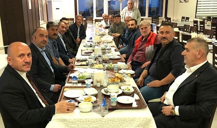 MHP’li başkan yasak dinlemedi, muhtarlarla iftarda buluştu