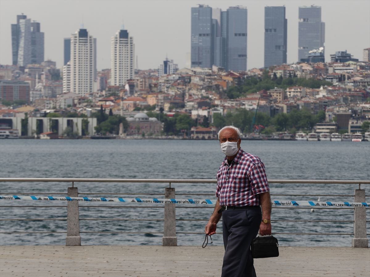 65 yaş üzeri sıcağın etkisiyle dışarı çıkmadı