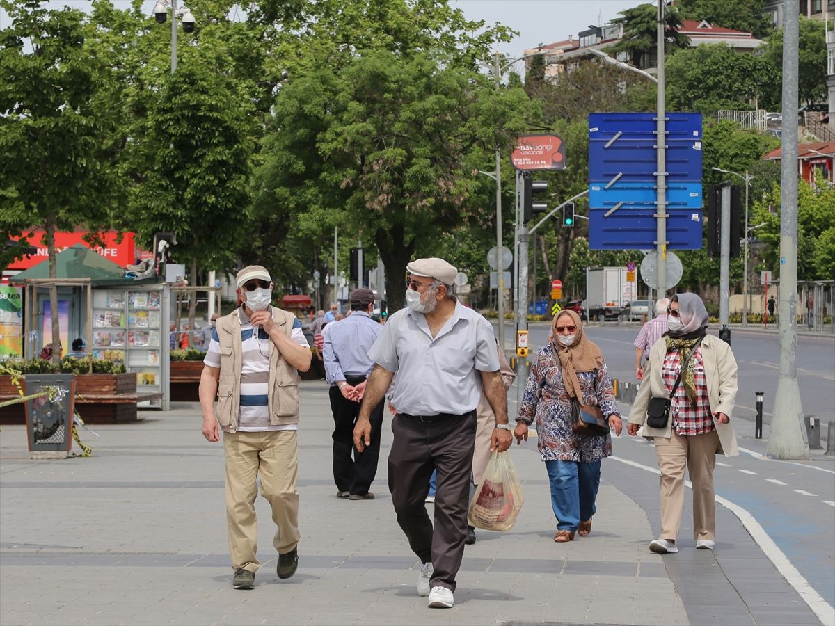 65 yaş üzeri sıcağın etkisiyle dışarı çıkmadı