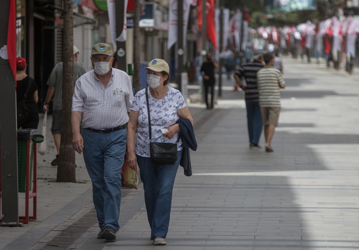 65 yaş üzeri sıcağın etkisiyle dışarı çıkmadı