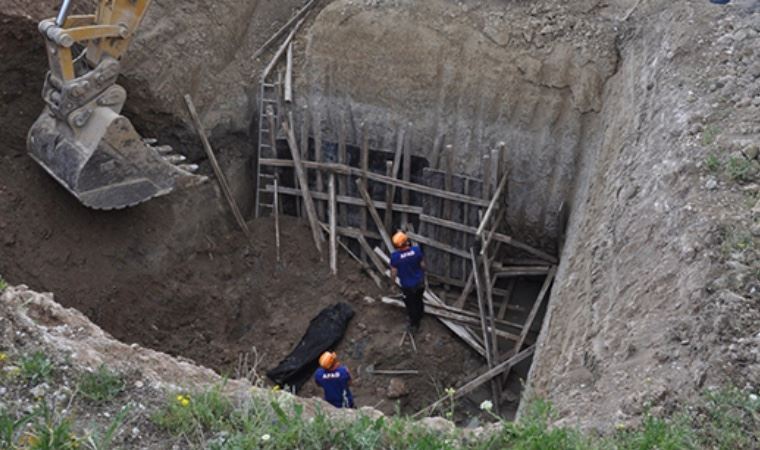 Enkaz altında kalan 70 yaşındaki işçi yaşamını yitirdi