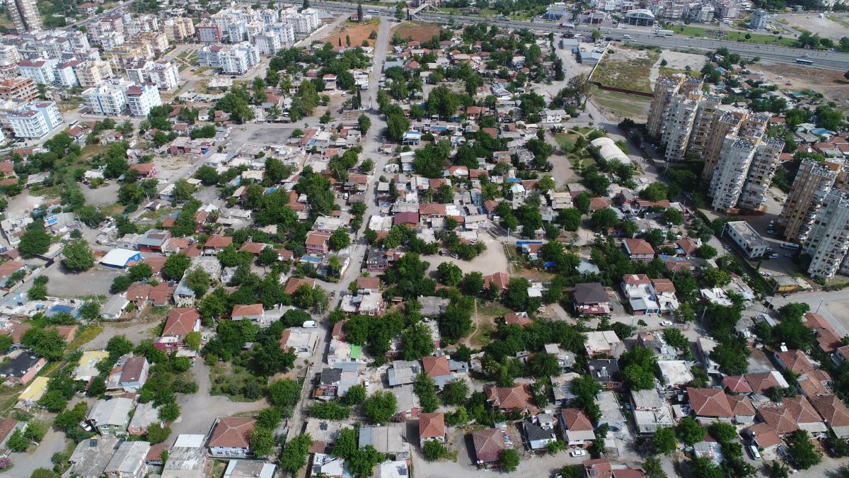 Uyuşturucu için karantina bölgesine kanalizasyondan girmek isterken mahsur kaldı