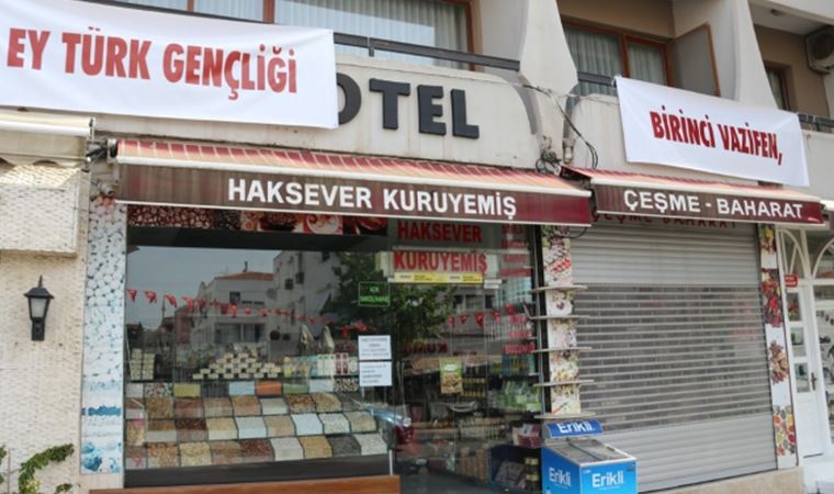 Çeşme sokakları Atatürk’ün Gençliğe Hitabesi ile donatıldı