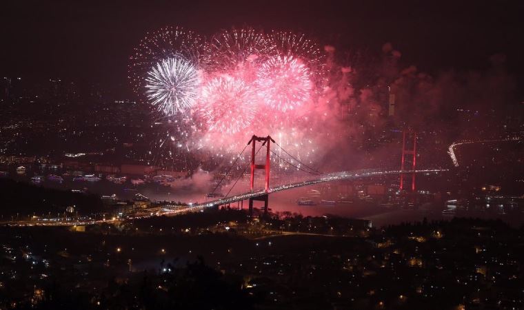 İBB, 19 Mayıs'ı 21.05'te Boğaz'daki gösteriyle kutlayacak