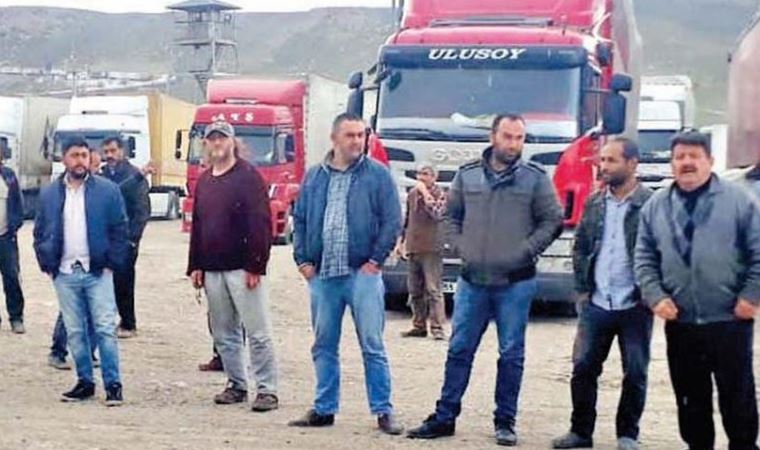 Sınırda mahsur kalan TIR şoförleri isyan etti: Biz insan değil miyiz?