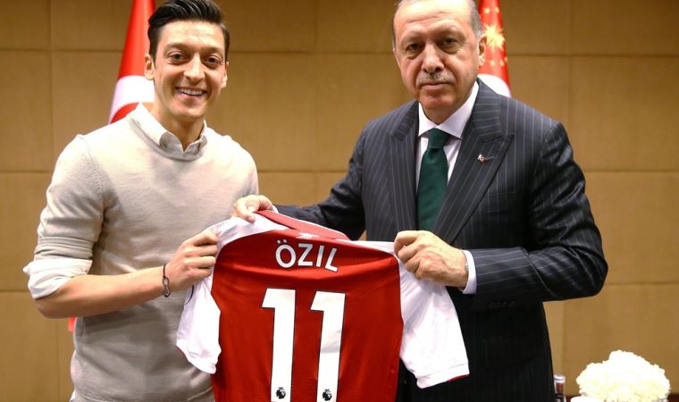 Mesut Özil’den Kızılay’a anlamlı bağış