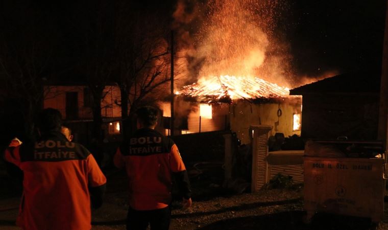 Bolu'da bir cami alev alev yandı