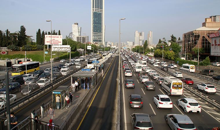 İstanbul'da trafik 'normale' döndü! 2 ayın en yoğun trafiği