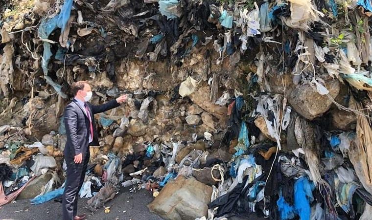 Zonguldak sahiline atılan tıbbi ve evsel atıklar 'çöp dağı' oluşturdu