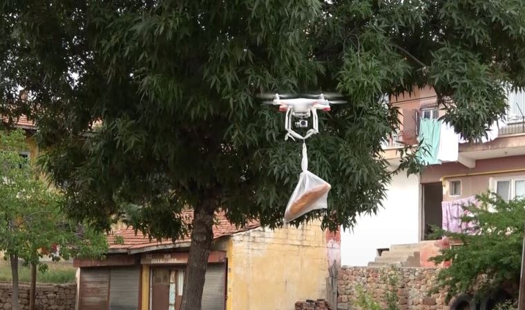 Bakkaldan ekmeğini drone ile aldı