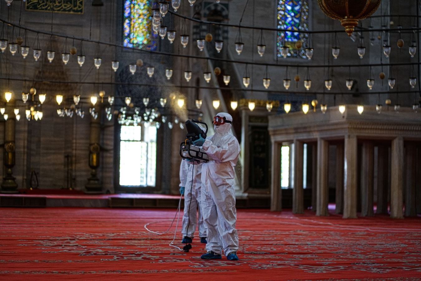 İstanbul'da ibadete açılacak camiler dezenfekte ediliyor