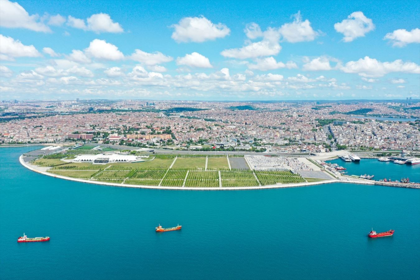 İstanbul Boğazı turkuaz renge büründü