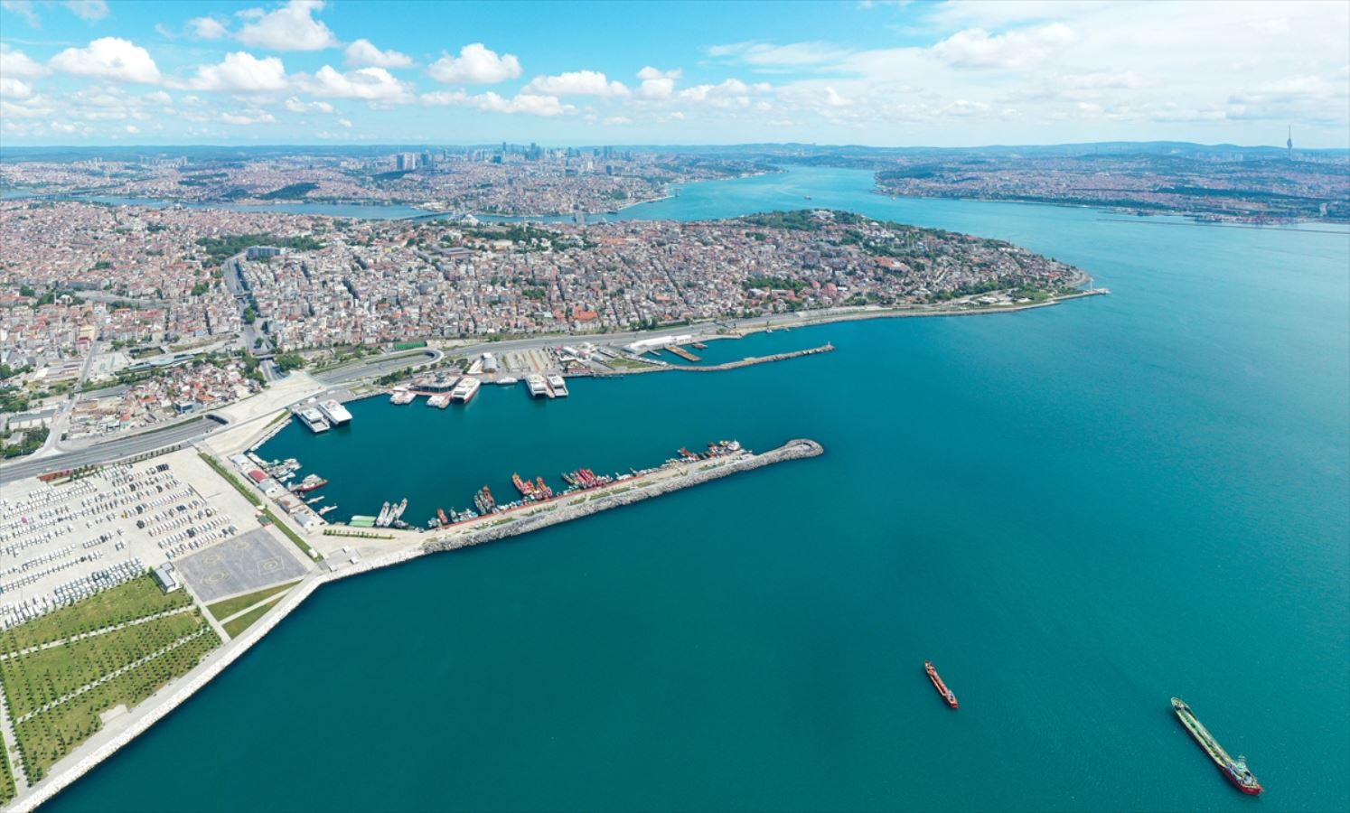 İstanbul Boğazı turkuaz renge büründü