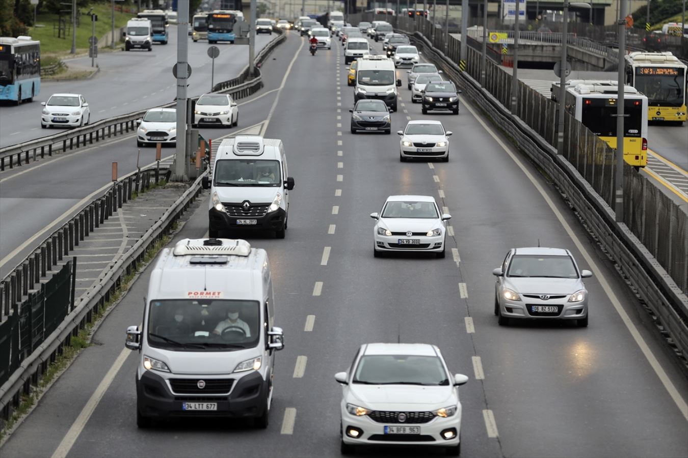 Bayram sonrası İstanbul’da ilk sabah hareketli başladı