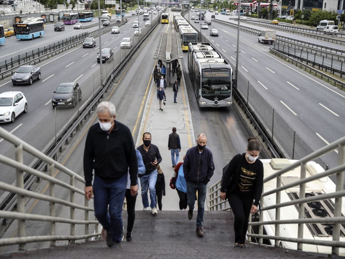 Bayram sonrası İstanbul’da ilk sabah hareketli başladı