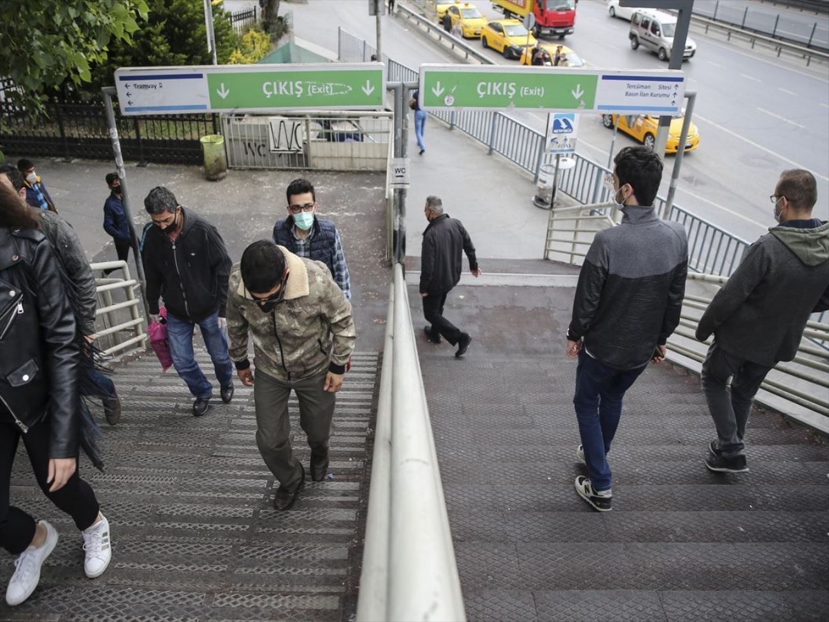 Bayram sonrası İstanbul’da ilk sabah hareketli başladı