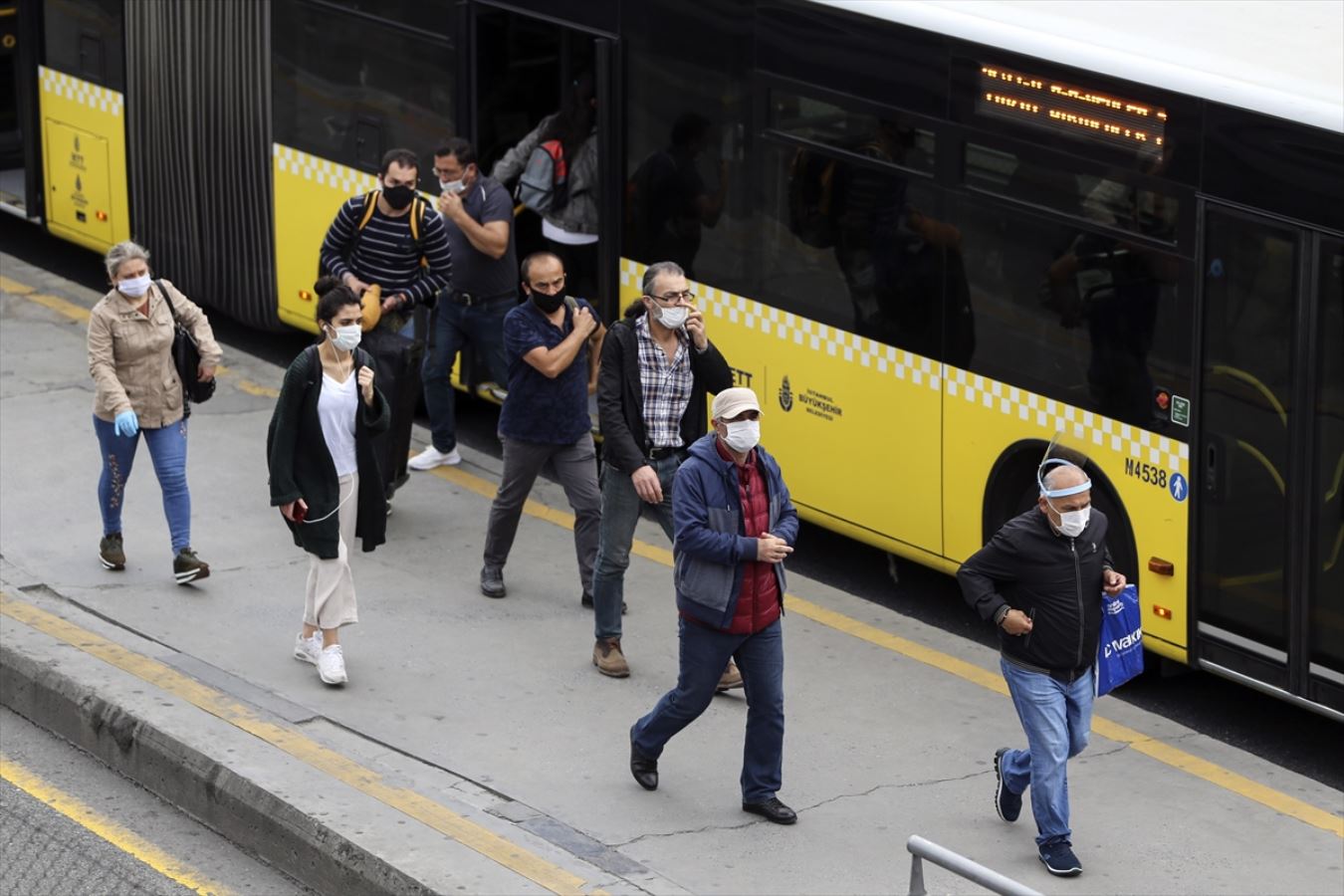 Bayram sonrası İstanbul’da ilk sabah hareketli başladı