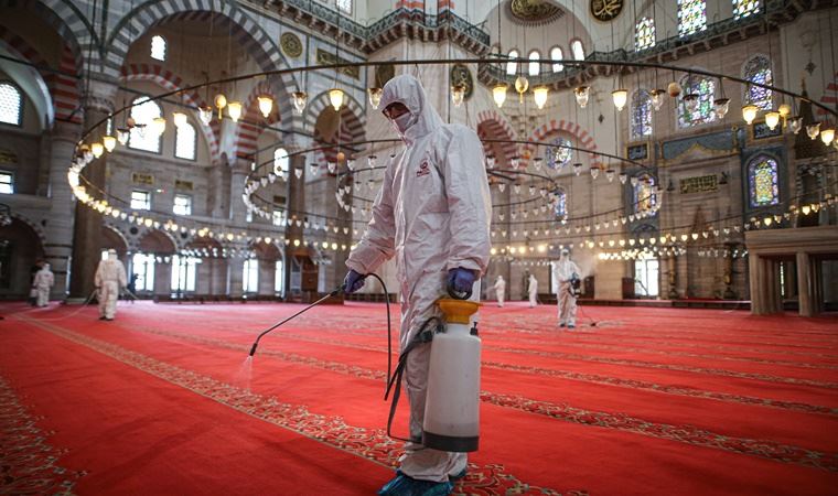 İstanbul’da cuma namazı kılınacak camiler belli oldu