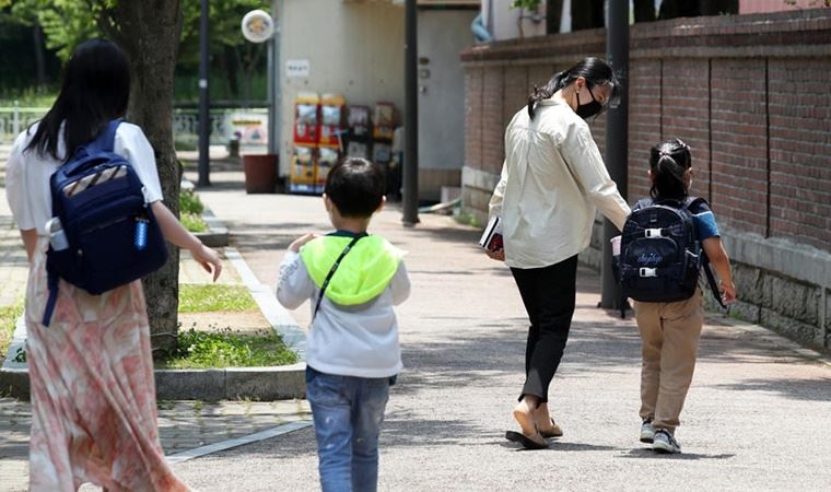 Güney Kore’de vaka sayısı arttı, okullar yeniden kapatıldı