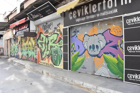 Kepenkler kapandı, grafitiler ortaya çıktı