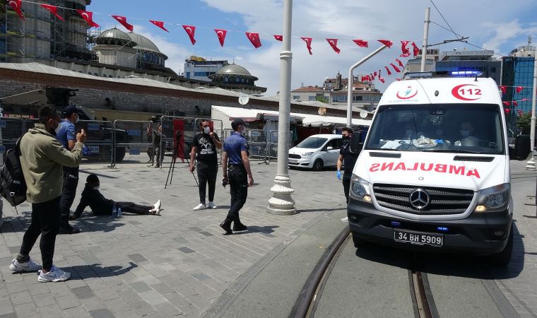 Taksim'de polisi görünce fenalaştı