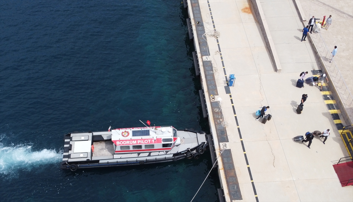 Dev kruvaziyerdeki 27 Türk personel Bodrum'da tahliye edildi