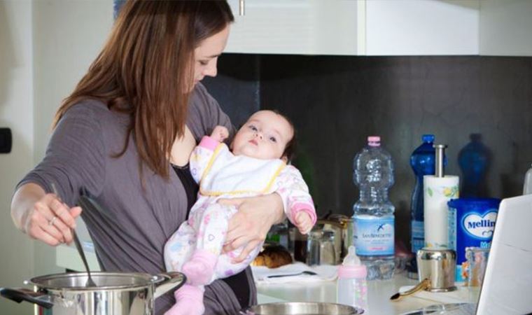 Koronavirüs nedeniyle kadınların kazanımları onlarca yıl geriye gidebilir: 'Evde geleneksel rollere geri dönüş başladı'