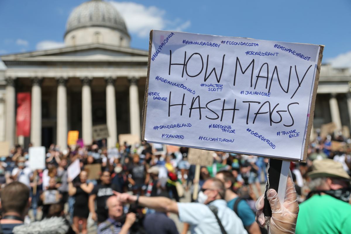 Londra’da binlerce kişi George Floyd için sokağa döküldü