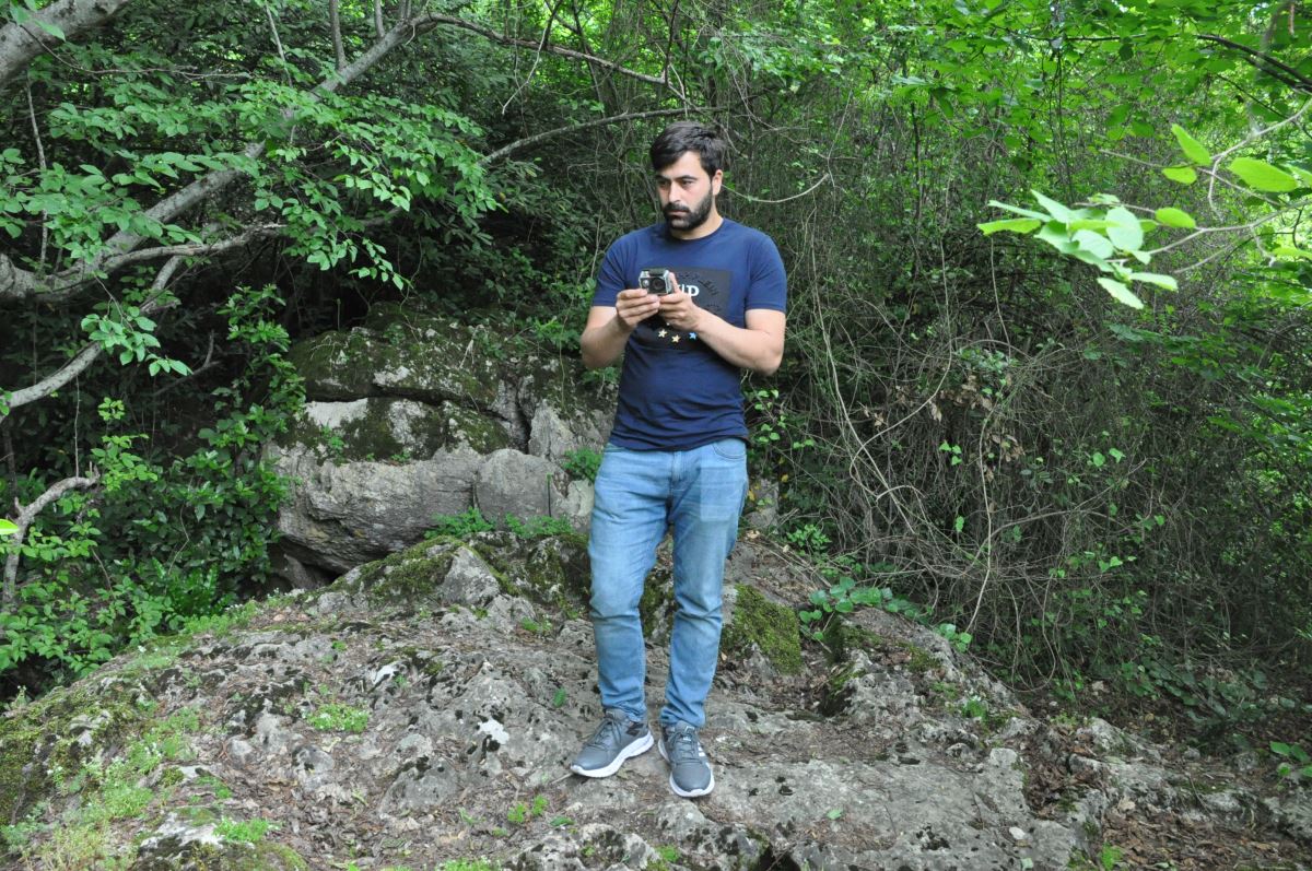 Çekim yaparken yılanının saldırısına uğradı: O anları kameraya kaydetti