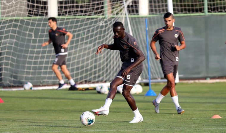 Alanyaspor ve Antalyaspor aynı uçakta