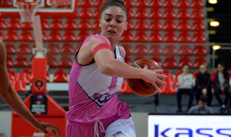 Melis Gülcan ve Tyasha Harris'ten imza