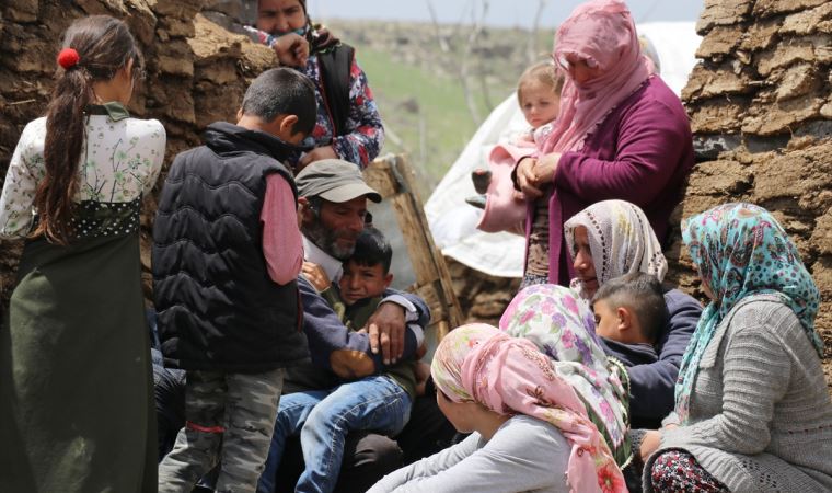 Annesi onu kurtarmak için yanarak can vermişti! Tandıra düşen minik Ayşegül de hayatını kaybetti