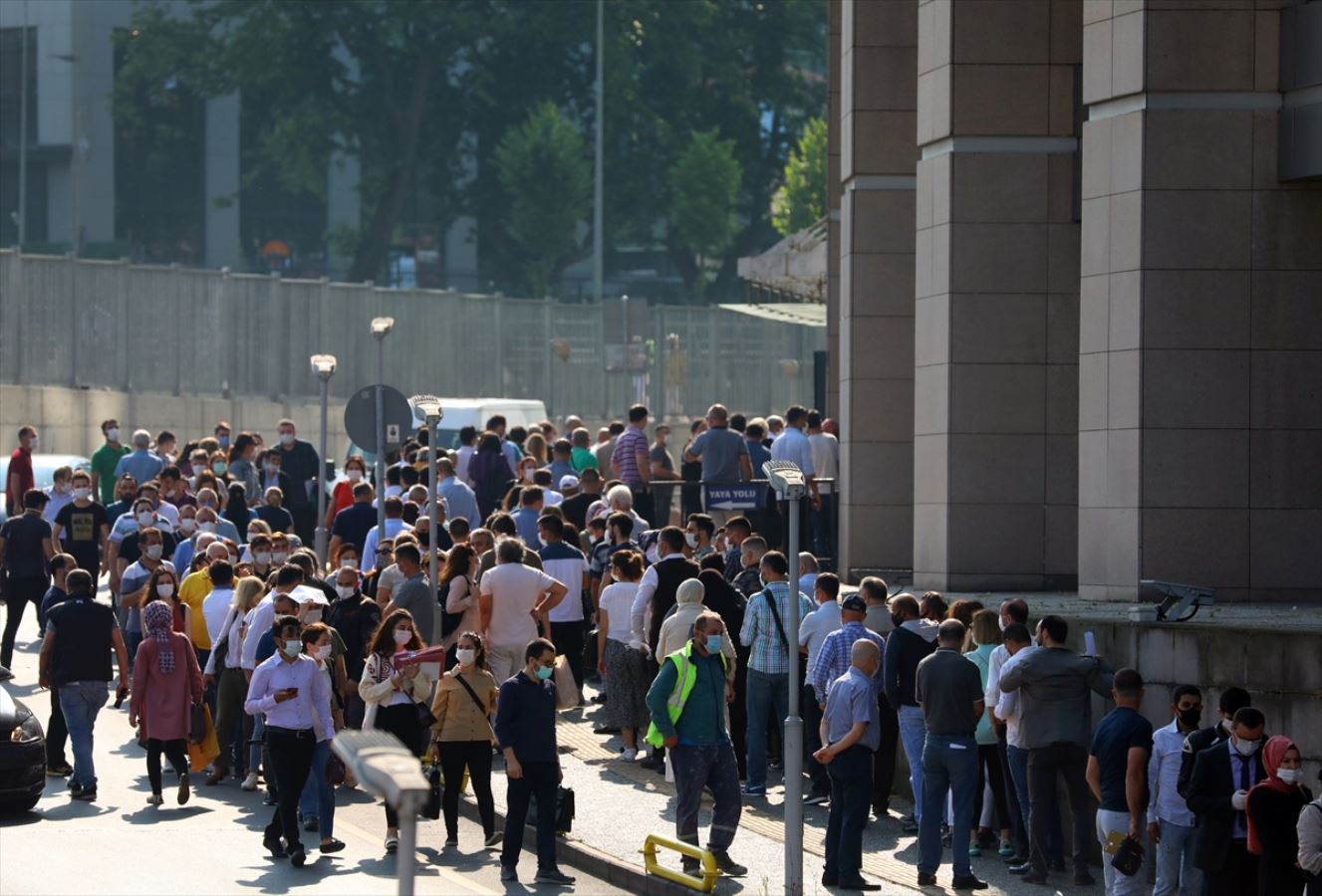 İstanbul'daki 3 büyük adliyede yoğunluk yaşanıyor