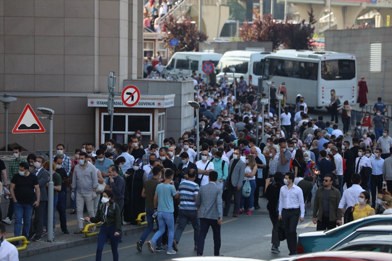 İstanbul'daki 3 büyük adliyede yoğunluk yaşanıyor