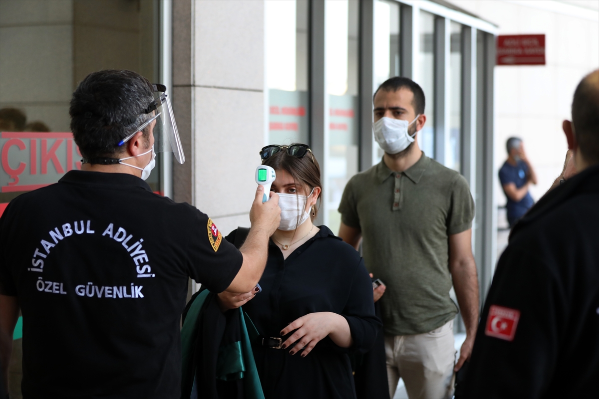 İstanbul'daki 3 büyük adliyede yoğunluk yaşanıyor