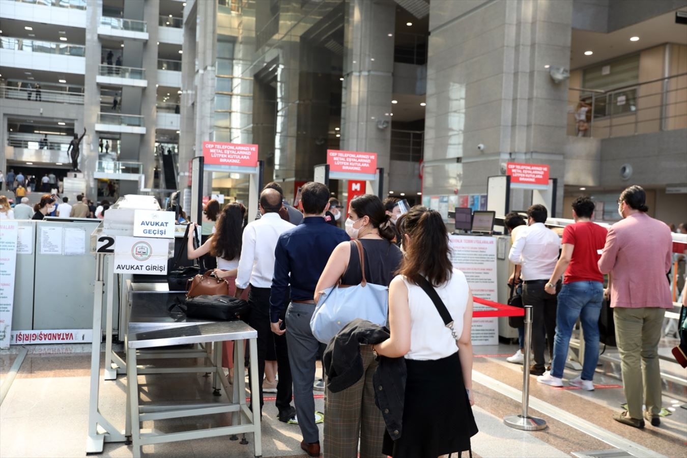 İstanbul'daki 3 büyük adliyede yoğunluk yaşanıyor