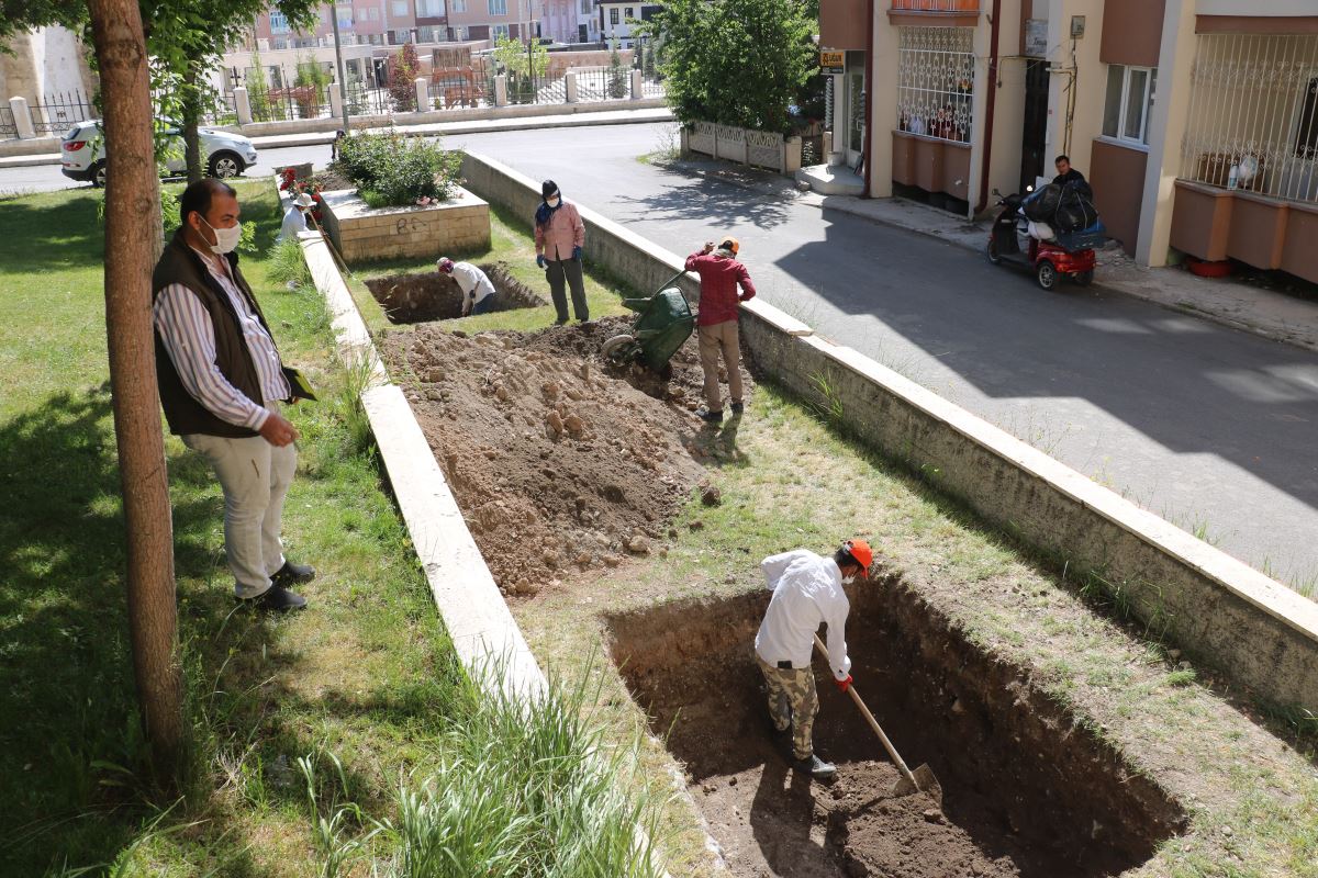 Bin 200'e yakın kiliseye ismi verilmişti, mezarı aranıyor