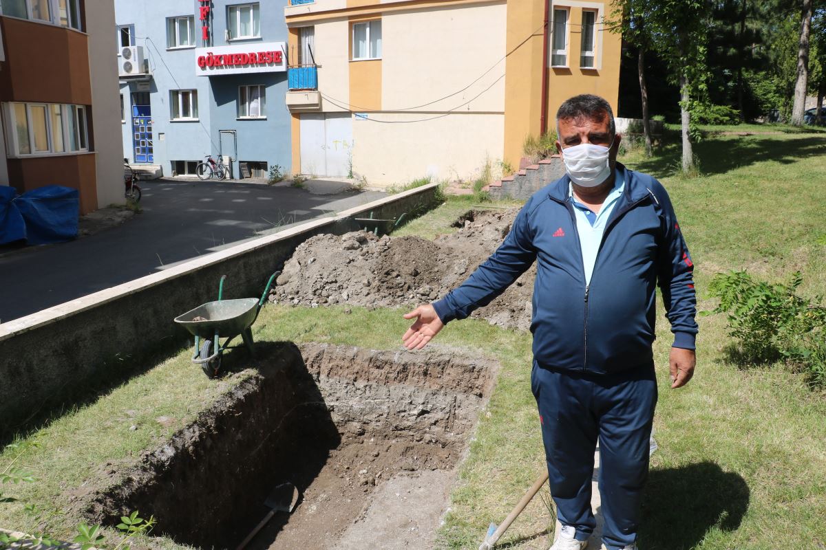 Bin 200'e yakın kiliseye ismi verilmişti, mezarı aranıyor