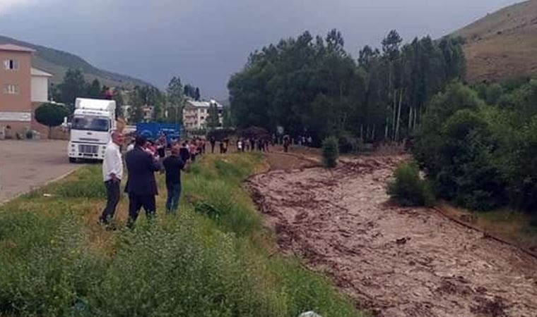 Bingöl'ü depremden sonra sağanak vurdu