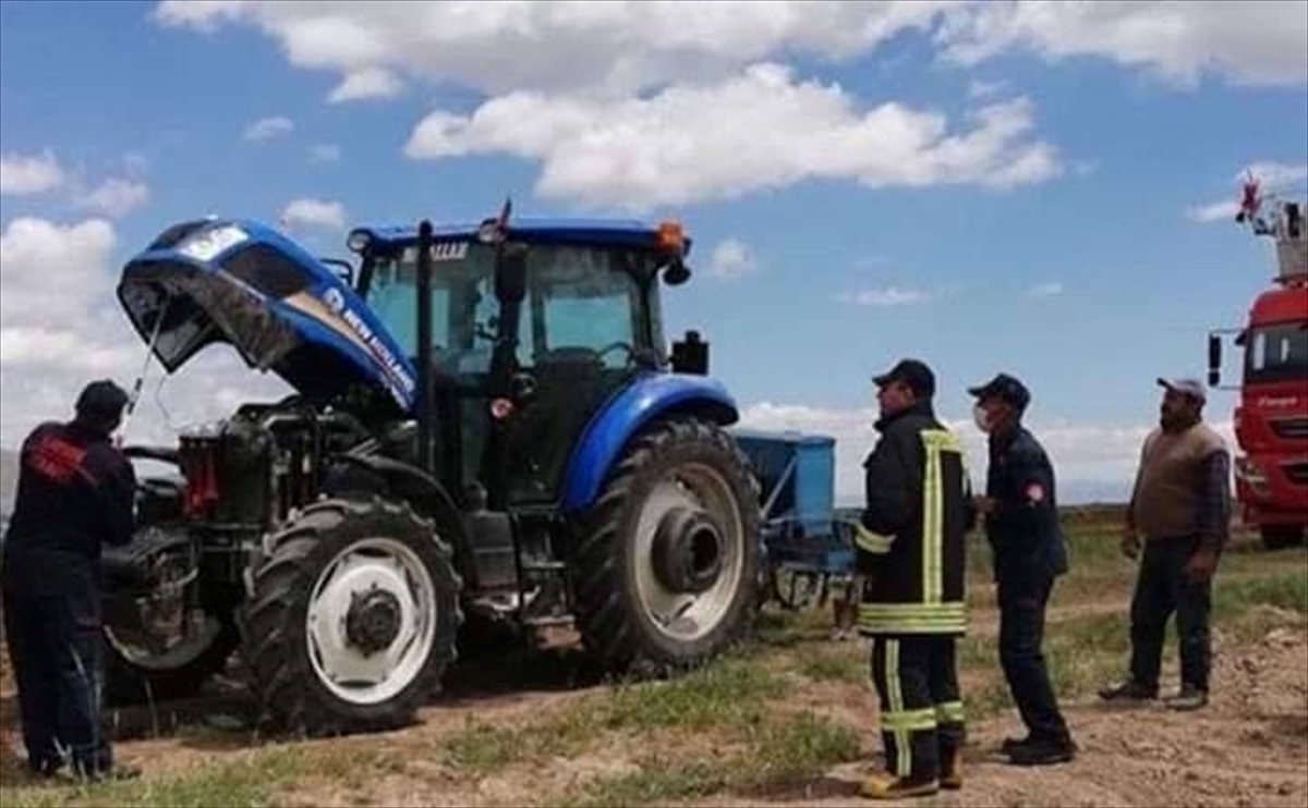 motor aksamina giren yilani itfaiye ekipleri cikardi