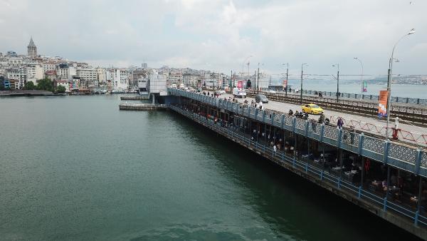 Galata Köprüsü’ne balıkçı akını