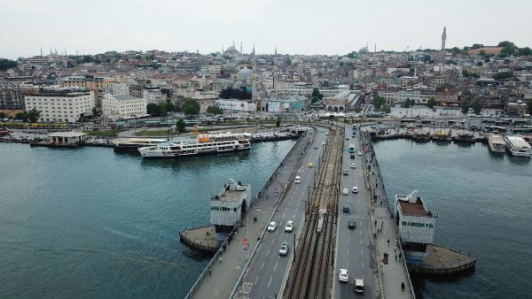 Galata Köprüsü’ne balıkçı akını