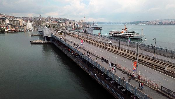 Galata Köprüsü’ne balıkçı akını