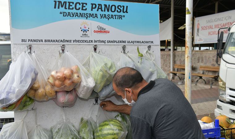 Çiğli’de pazar yerlerine imece panosu