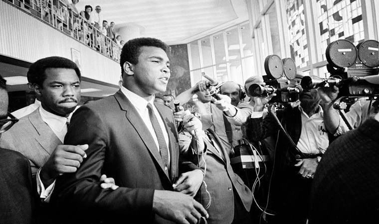 Irkçılıkla mücadeleyle geçen bir hayat: Muhammed Ali